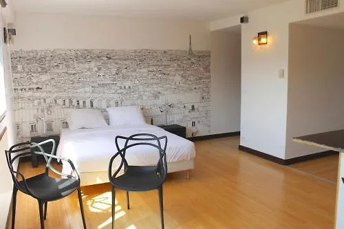 Apartment Short
