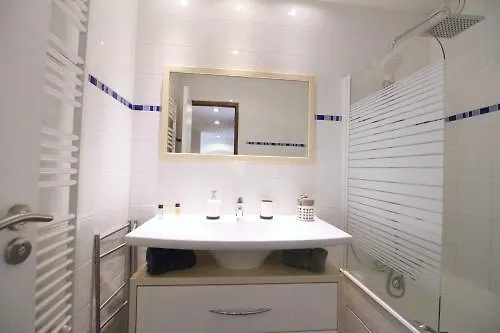 Short Apartament *