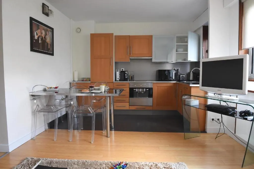 Short Apartament *