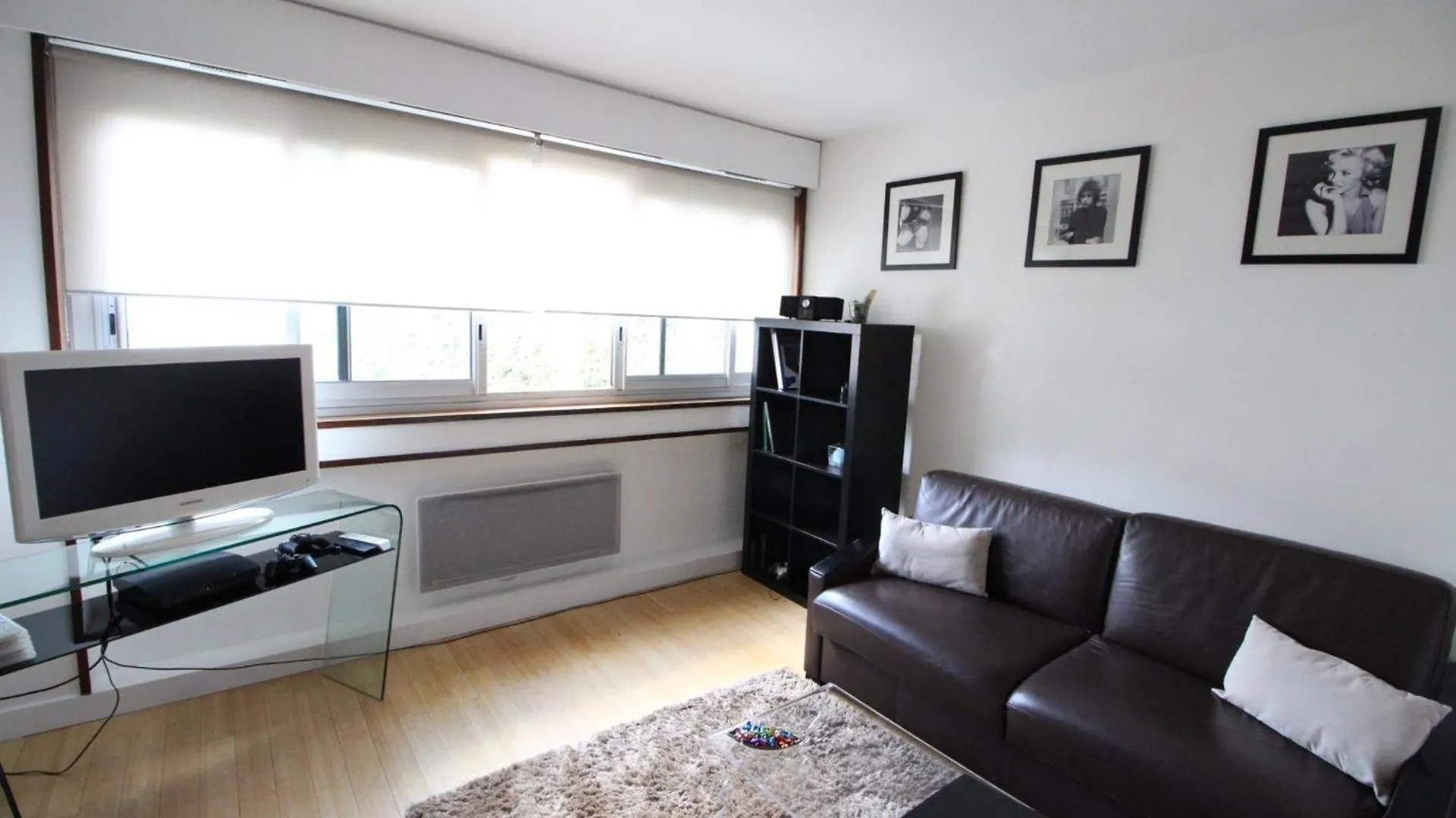 Short Apartment *